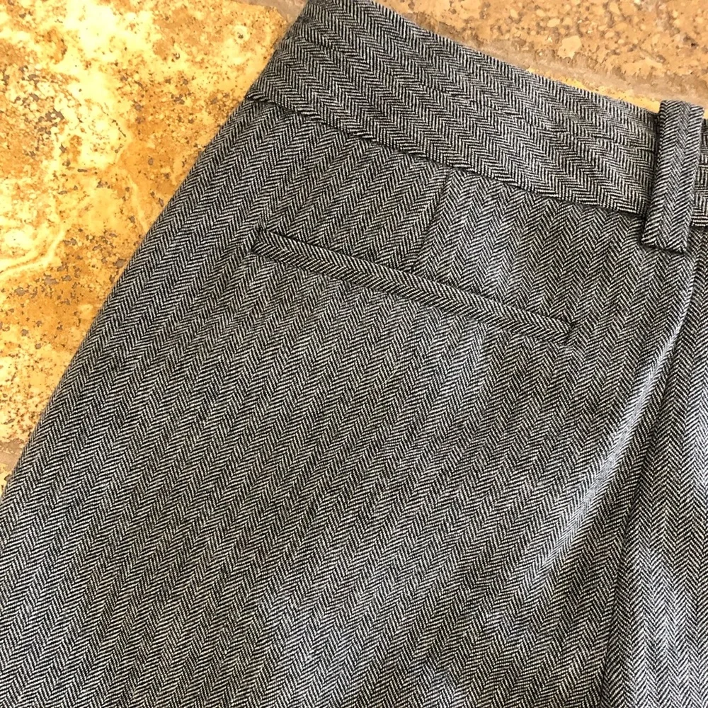BANANA REPUBLIC - NWT WOOL BERMUDA SHORTS + MARTIN FIT/WOMENS SIZE 8